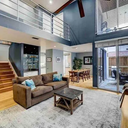 Spacious And Stylish Home In The Heart Of Houston